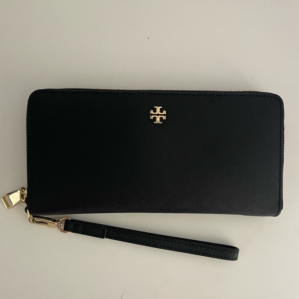 Tory Burch Robinson Continental Zip Around Wallet Black